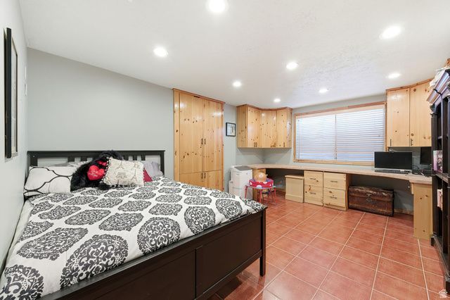 5 QUIETWOOD LN, Sandy, UT 84092