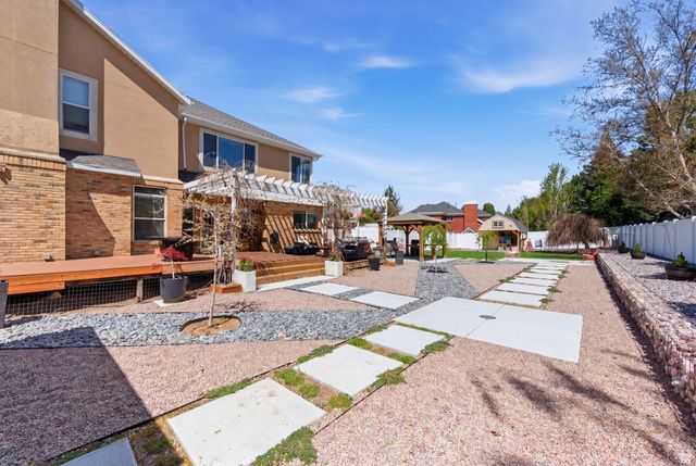 5 QUIETWOOD LN, Sandy, UT 84092