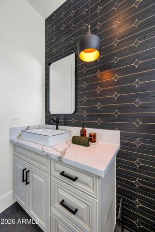 10229 N 64th Street, Paradise Valley, AZ 85253