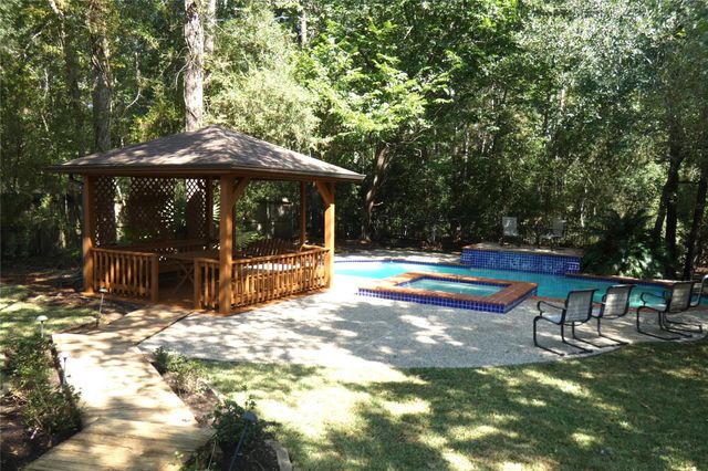 123 N Acacia Park Circle, The Woodlands, TX 77382