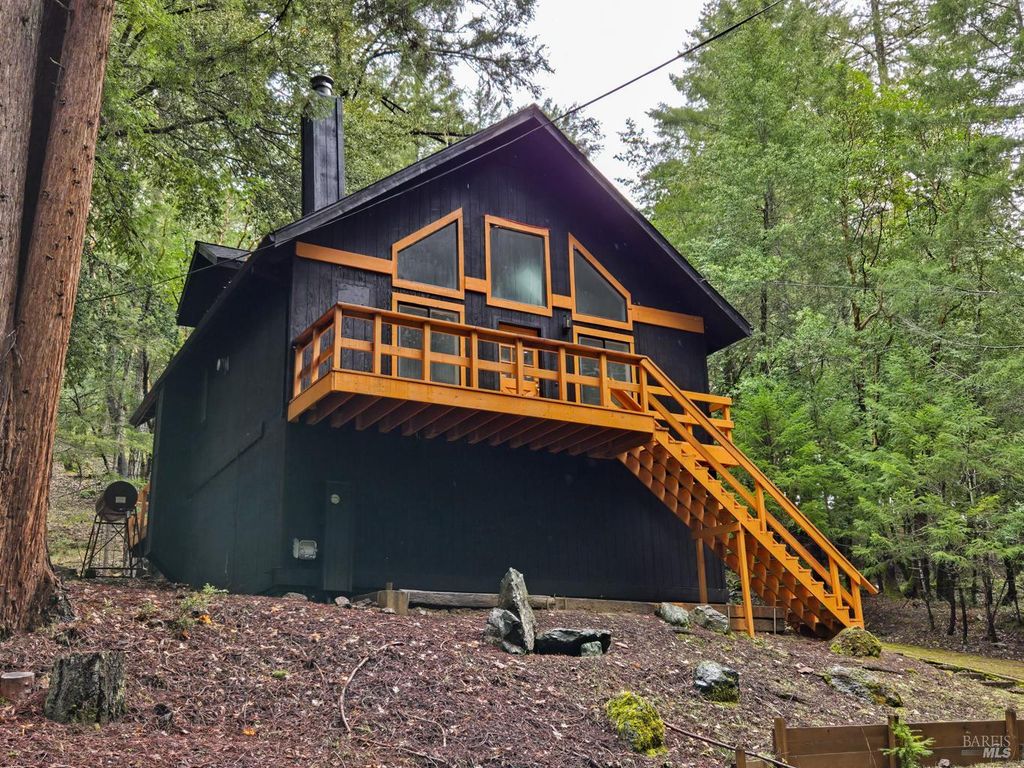 1946 Lupine Way, Willits, CA 95490