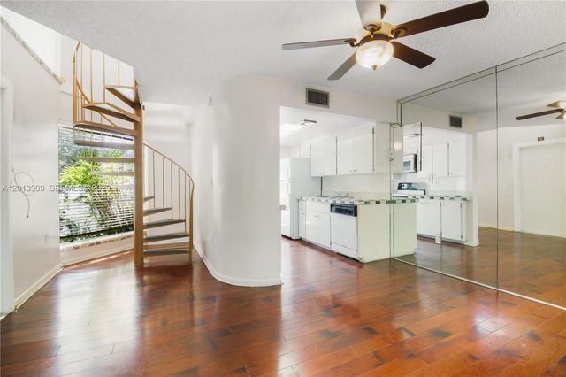 3044 SW 27th Ave 9, Miami, FL 33133