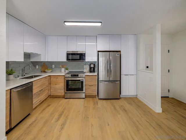 3020 Cowley Way 204, San Diego, CA 92117