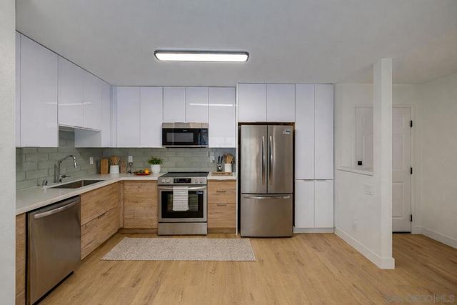 3020 Cowley Way 204, San Diego, CA 92117