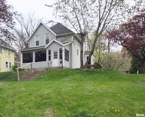 817 MARQUETTE Street, Davenport, IA 52804