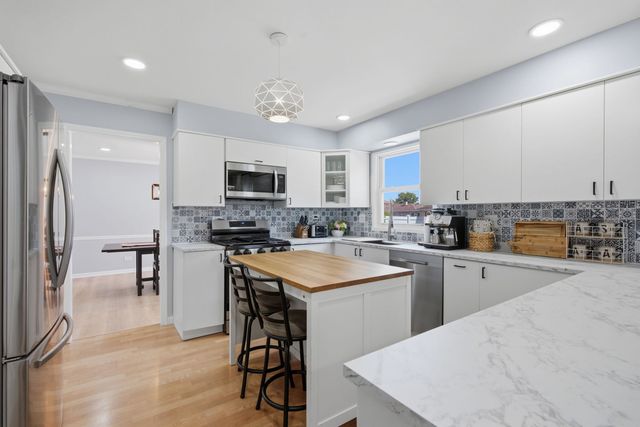 1623 W Bray Court, Arlington Heights, IL 60005