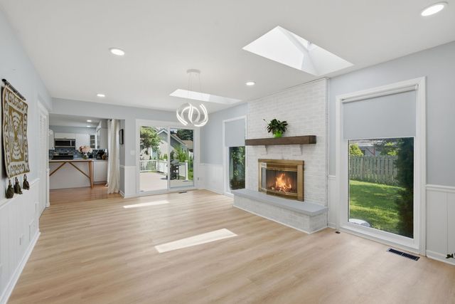 1623 W Bray Court, Arlington Heights, IL 60005