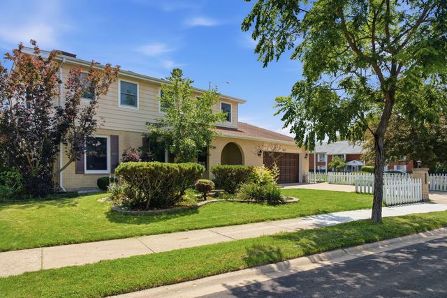 1623 W Bray Court, Arlington Heights, IL 60005