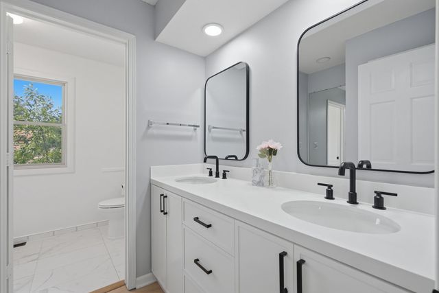 1623 W Bray Court, Arlington Heights, IL 60005