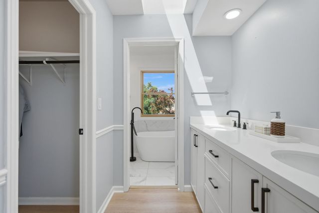 1623 W Bray Court, Arlington Heights, IL 60005