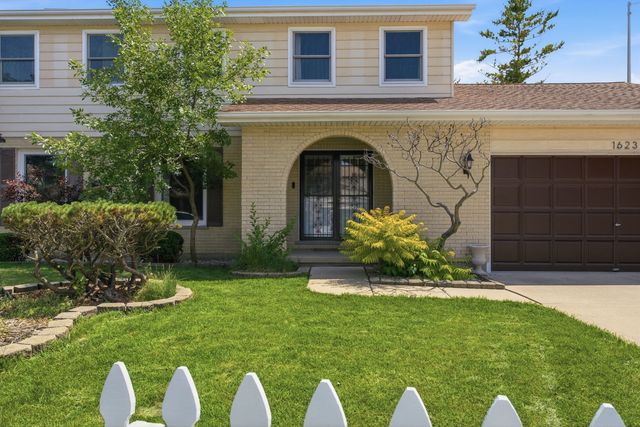 1623 W Bray Court, Arlington Heights, IL 60005