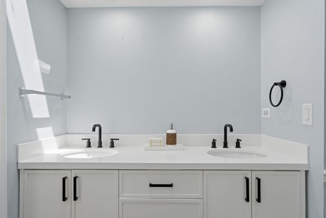 1623 W Bray Court, Arlington Heights, IL 60005