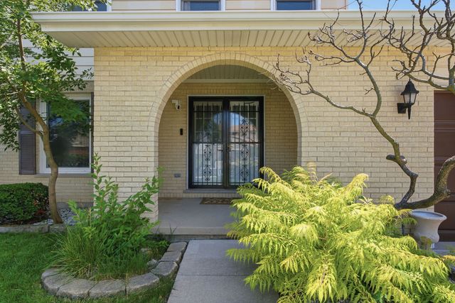 1623 W Bray Court, Arlington Heights, IL 60005