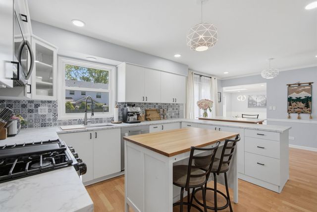 1623 W Bray Court, Arlington Heights, IL 60005