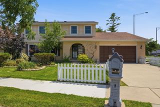 1623 W Bray Court, Arlington Heights, IL 60005