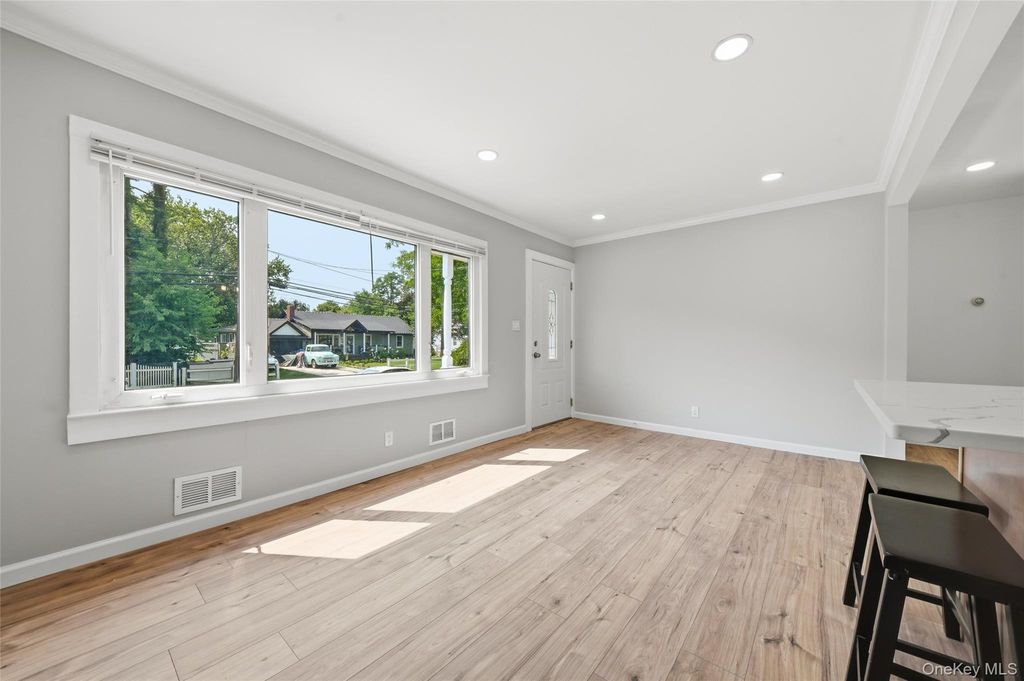 21 Independence Avenue, Babylon, NY 11702 — photo 2