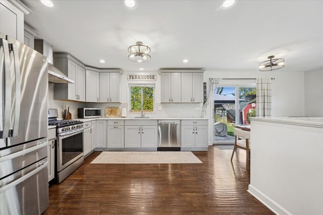 1048 E 8th Street, Lockport, IL 60441