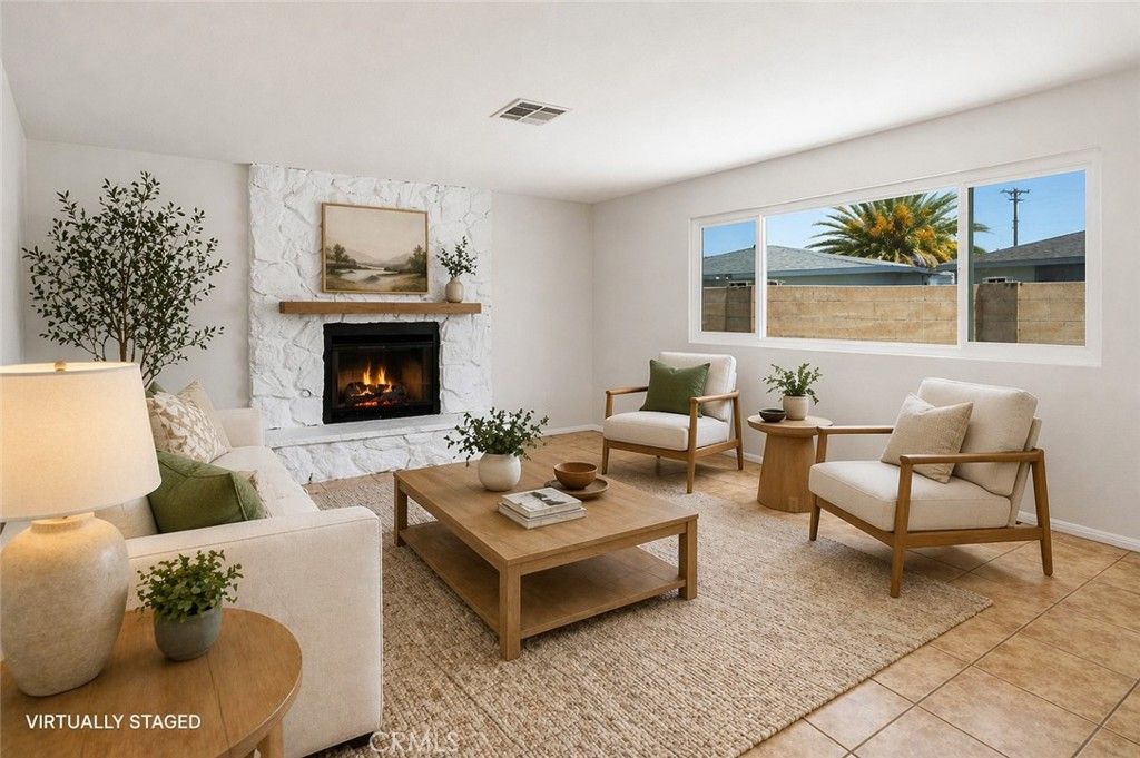 Image 11 of property listing at 709 Carol, Hemet, CA 92543