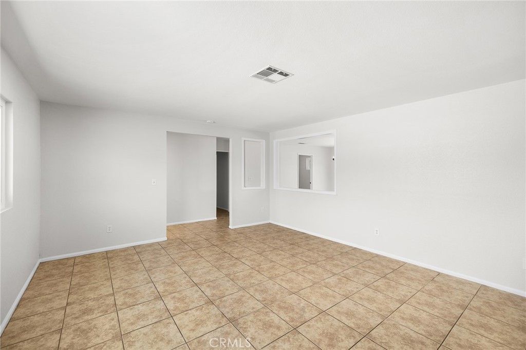 Image 14 of property listing at 709 Carol, Hemet, CA 92543