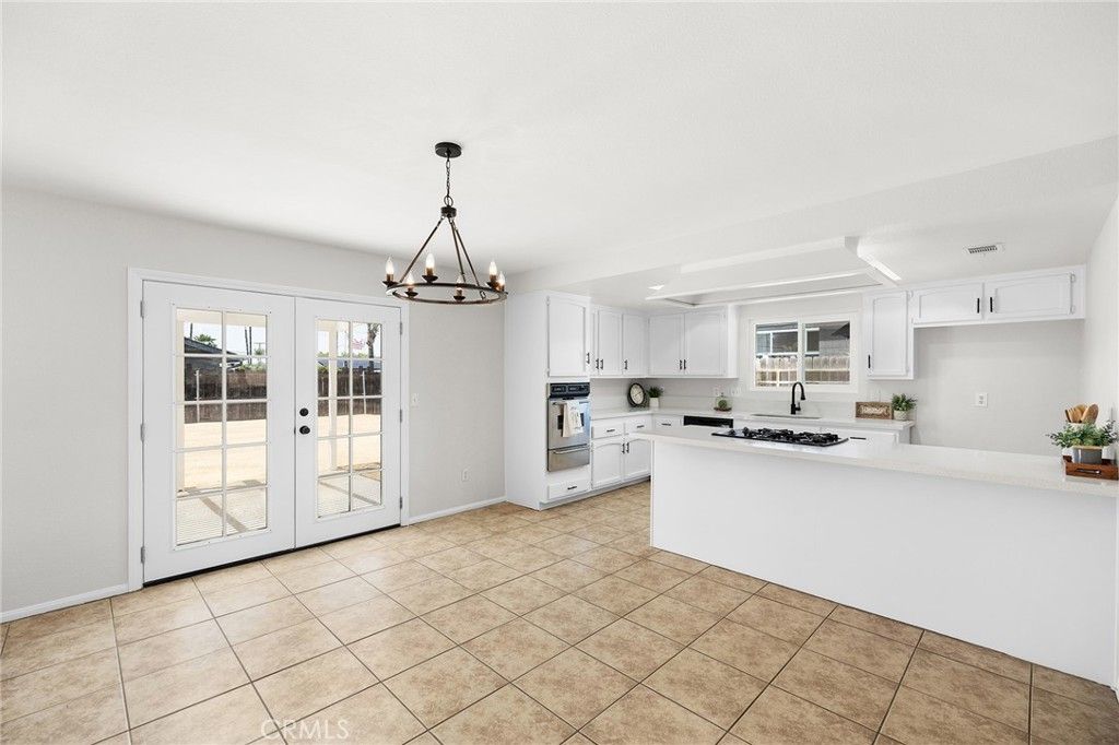 Image 16 of property listing at 709 Carol, Hemet, CA 92543