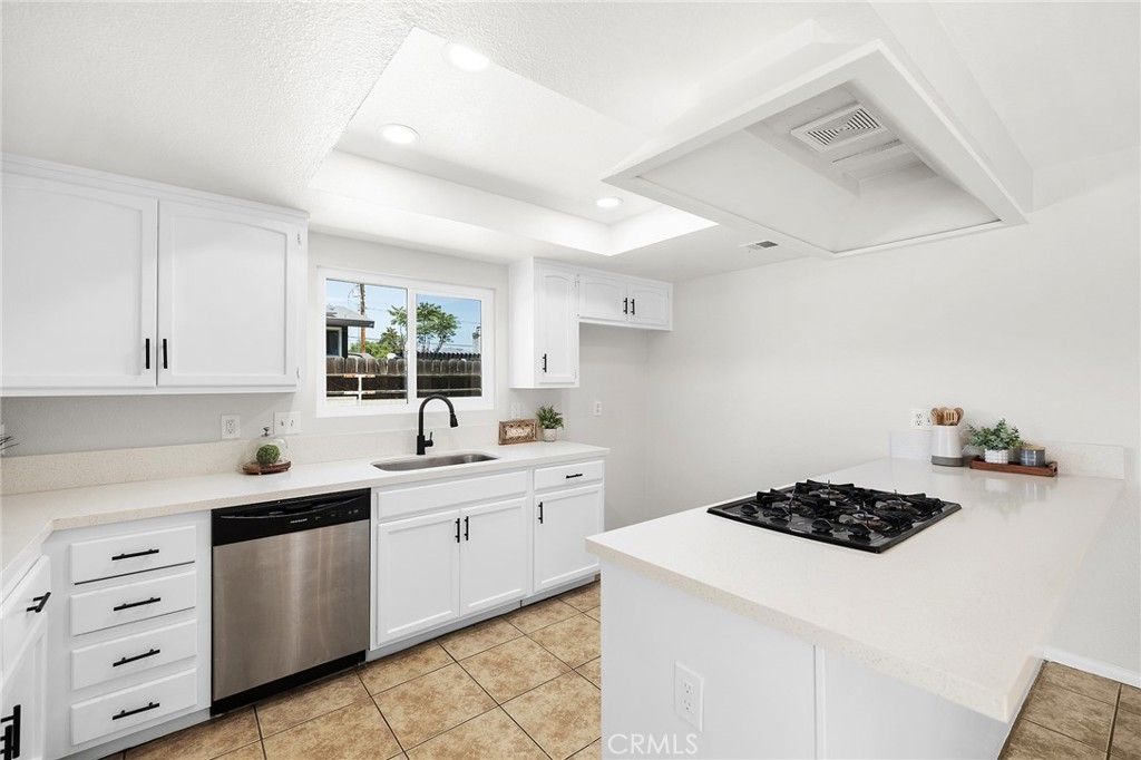 Image 19 of property listing at 709 Carol, Hemet, CA 92543