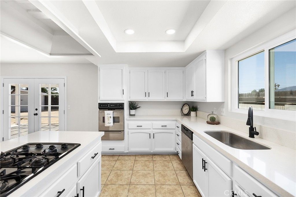 Image 21 of property listing at 709 Carol, Hemet, CA 92543