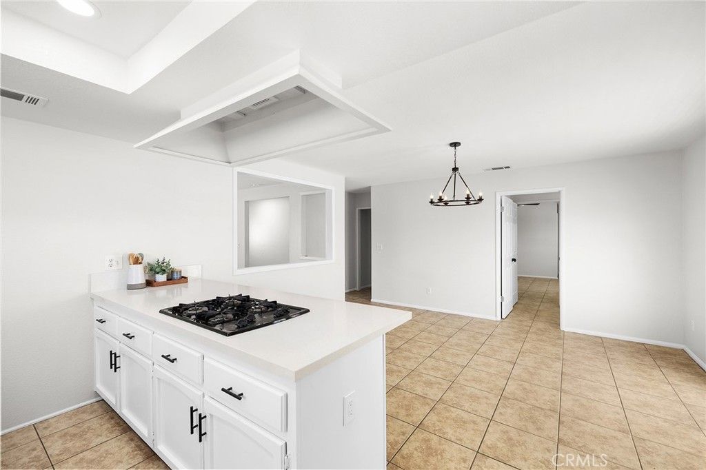 Image 24 of property listing at 709 Carol, Hemet, CA 92543