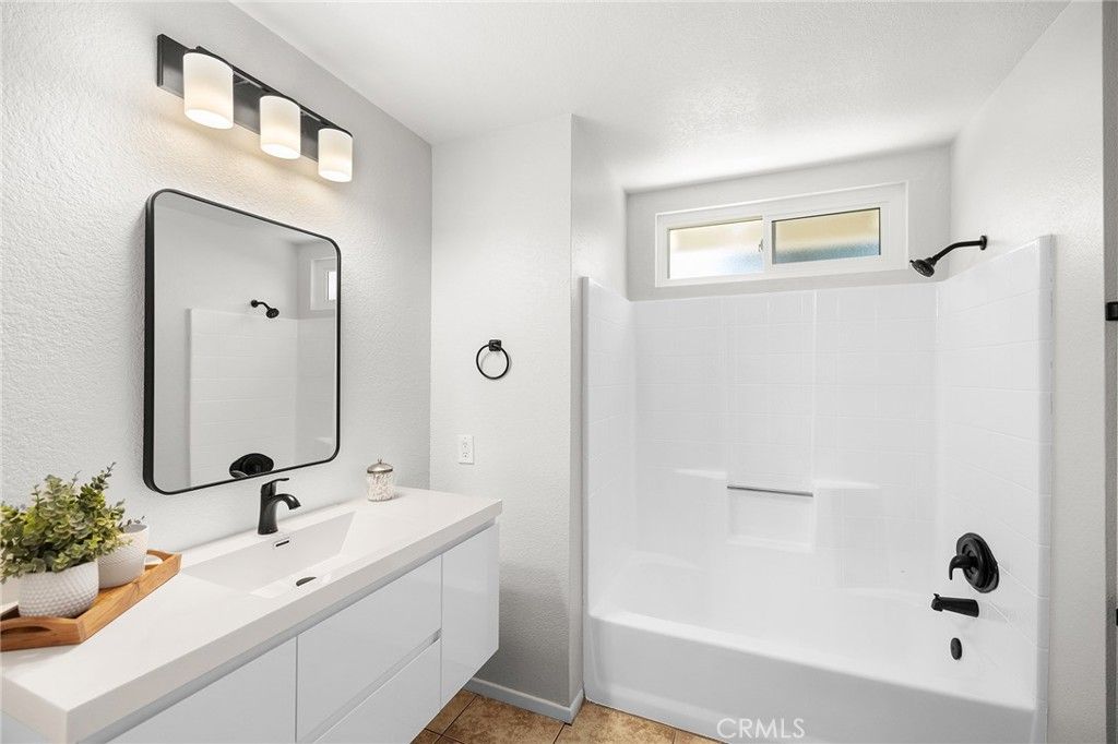 Image 36 of property listing at 709 Carol, Hemet, CA 92543