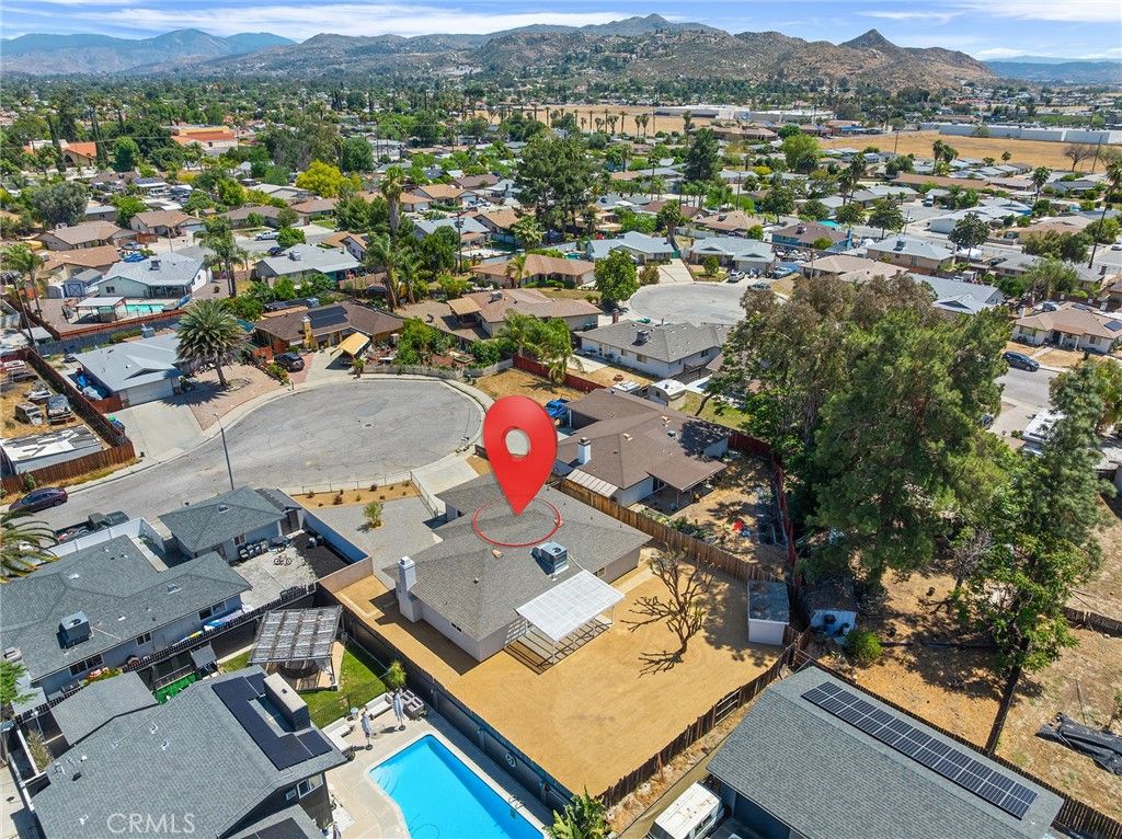 Image 51 of property listing at 709 Carol, Hemet, CA 92543