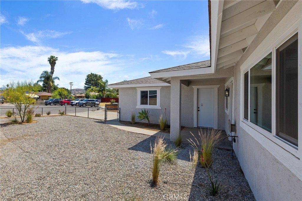 Image 6 of property listing at 709 Carol, Hemet, CA 92543