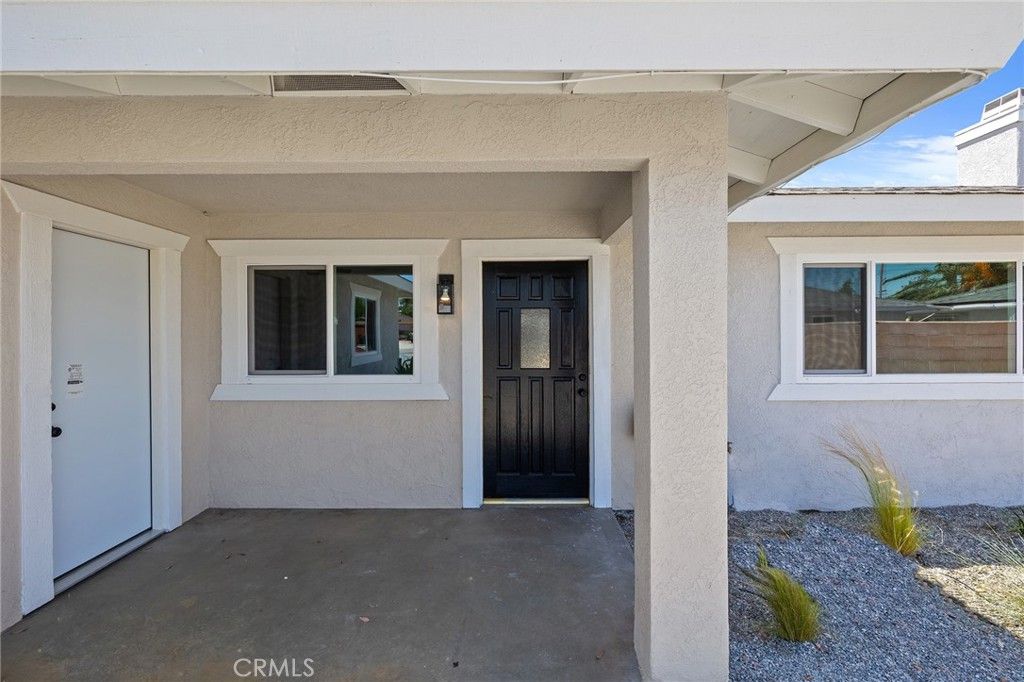 Image 8 of property listing at 709 Carol, Hemet, CA 92543