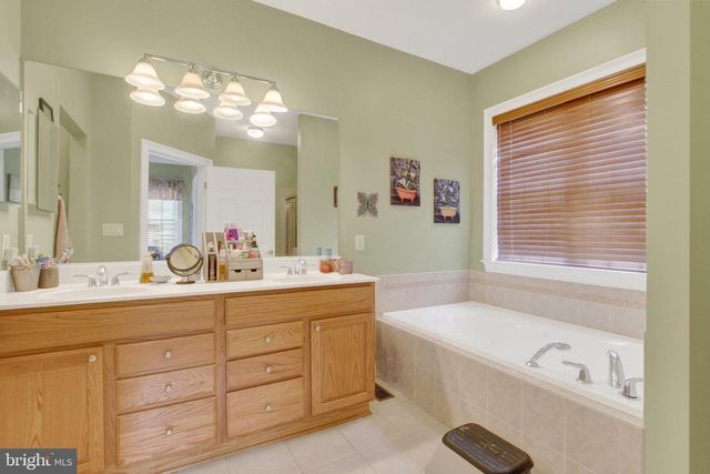 50 BRISTOL DR, Hanover, PA 17331