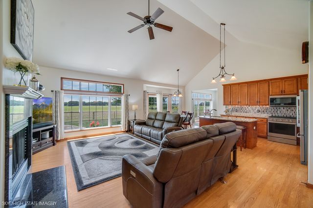 27219 Deer Hollow Lane, Channahon, IL 60410