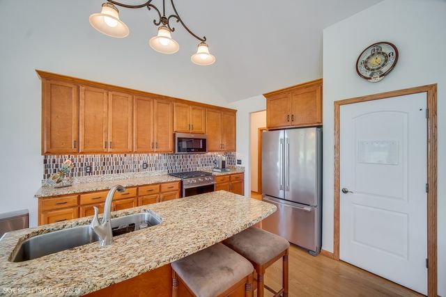 27219 Deer Hollow Lane, Channahon, IL 60410