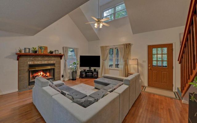 75 Farley Court, Ellijay, GA 30540