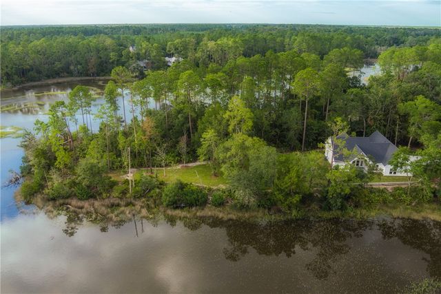 87 Lighthouse Way, Woodbine, GA 31569