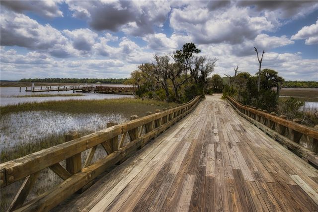 87 Lighthouse Way, Woodbine, GA 31569