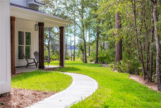 87 Lighthouse Way, Woodbine, GA 31569