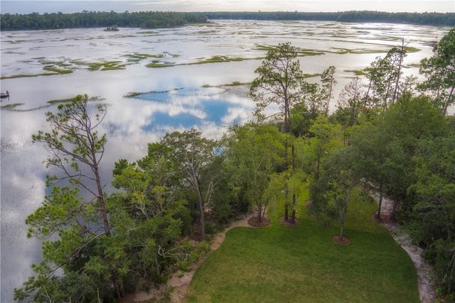 87 Lighthouse Way, Woodbine, GA 31569