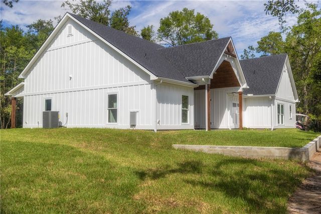 87 Lighthouse Way, Woodbine, GA 31569