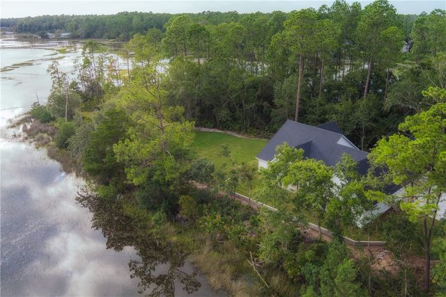 87 Lighthouse Way, Woodbine, GA 31569