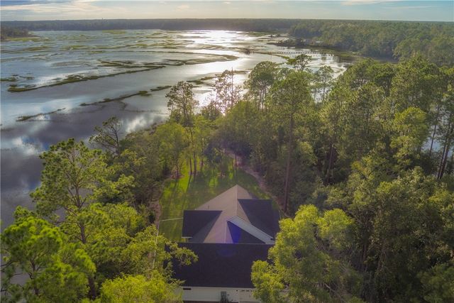 87 Lighthouse Way, Woodbine, GA 31569