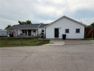 246 Red Peak Circle, Parkersburg, WV 26104