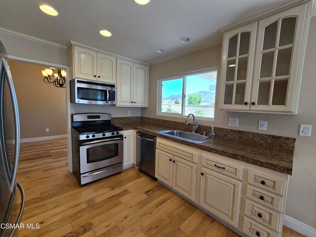 208 Calle Tamega, Camarillo, CA 93012