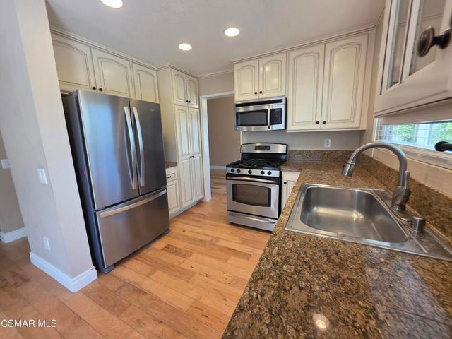 208 Calle Tamega, Camarillo, CA 93012