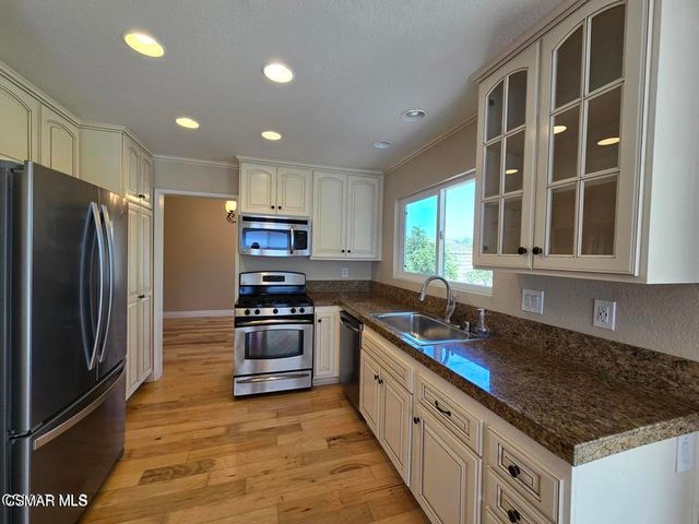 208 Calle Tamega, Camarillo, CA 93012