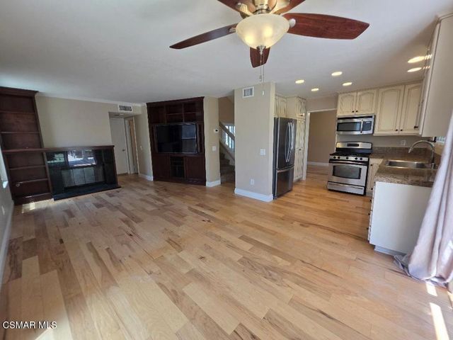 208 Calle Tamega, Camarillo, CA 93012
