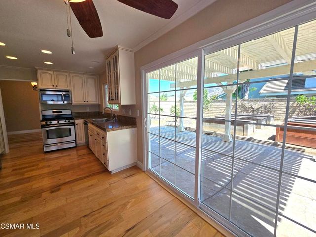 208 Calle Tamega, Camarillo, CA 93012