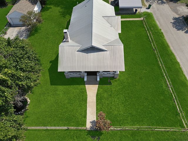 802 N Church Street, Decatur, TX 76234