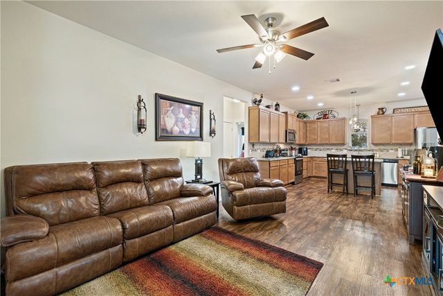 1625 Packsaddle Trail, Kingsland, TX 78639